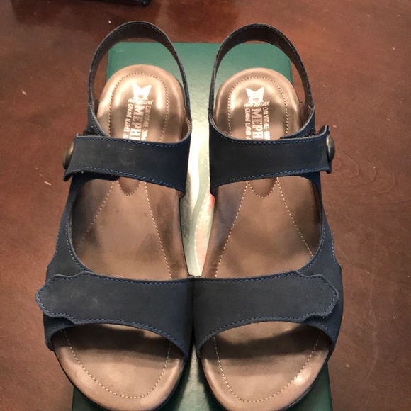 mephisto navy sandals